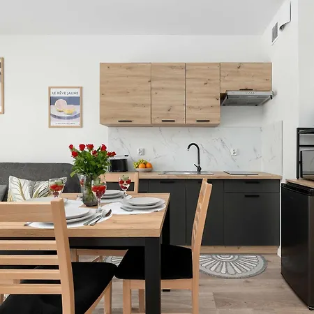 Apartman Cozy Near The With Parking And Terrace By Renters *