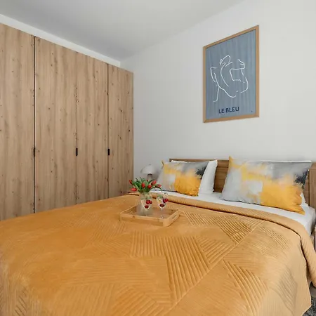 Cozy Near The With Parking And Terrace By Renters *