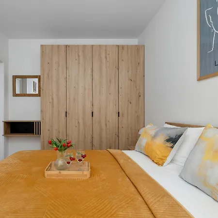 Apartman Cozy Near The With Parking And Terrace By Renters *