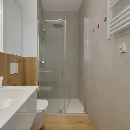 아파트 Cozy Near The With Parking And Terrace By Renters 미에드지보드지