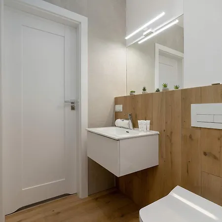 Cozy Near The With Parking And Terrace By Renters 아파트 미에드지보드지